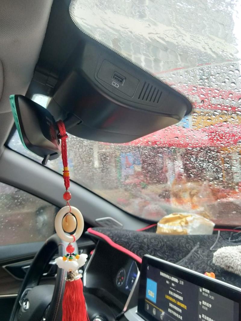 瑞虎8，这个盒子是干嘛用的车内一个USB接口车外有一个摄像头和雨刮感应探头麻烦了解的告知我☺☺☺