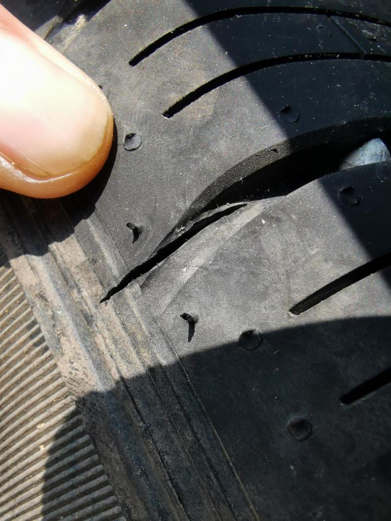 长安cs75 plus，这个轮胎是需要修复，还是更换了，旗舰后胎