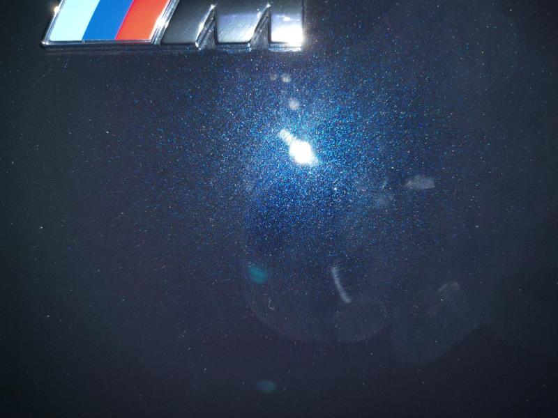 宝马3系，新买的车叶子板油漆有脏点正常吗，脏点是从里面冒出来的