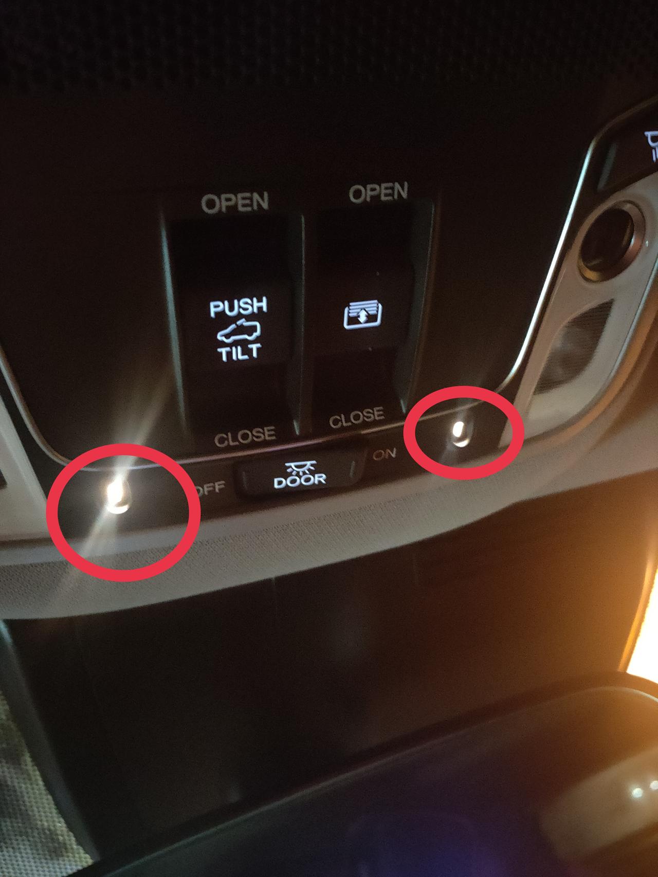 本田CR-V ，crv2021款，中间的阅读灯怎么关？开关门也不想照灯？每次打火后自动亮起，开多久车都照灯，无法