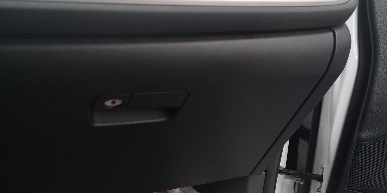 本田CR-V 副驾驶前的储物箱有一个锁孔，可是我的车是无钥匙启动的，这个锁孔钥匙是什么钥匙？
