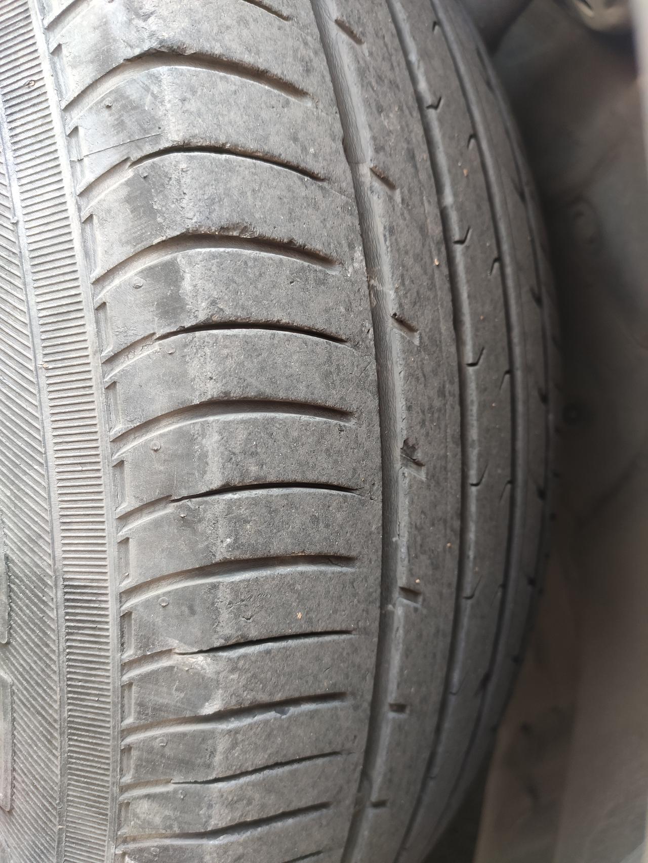 本田CR-V 2017款crv风尚，开的比较少四年四万公里，发现后轮已经磨损到胎肩了，前轮还很好，这是什么鬼这前后轮磨损