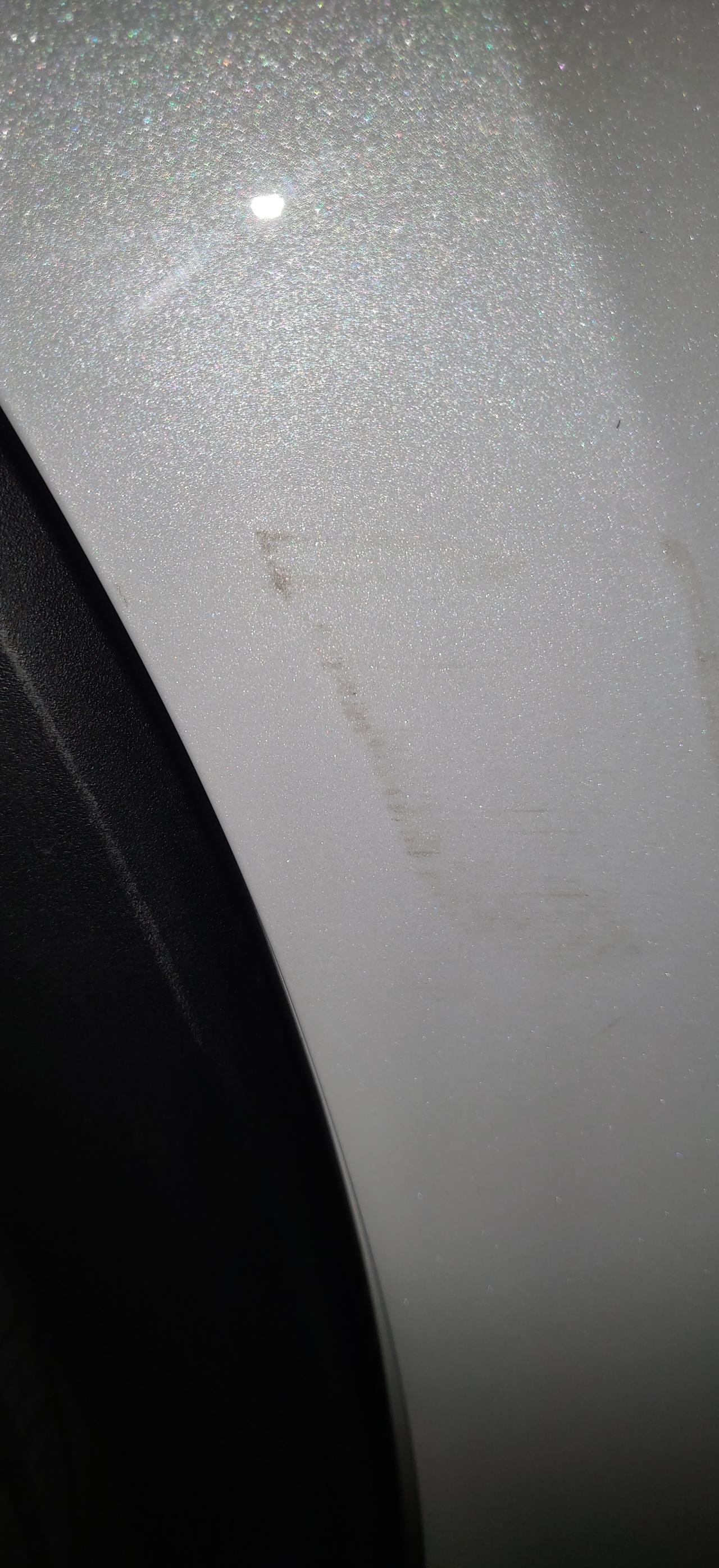 比亚迪宋Pro DM-i 提车一个月的一血，后车门这里油漆刮蹭了一点点，会不会生锈？需不需要处理？有好的建议