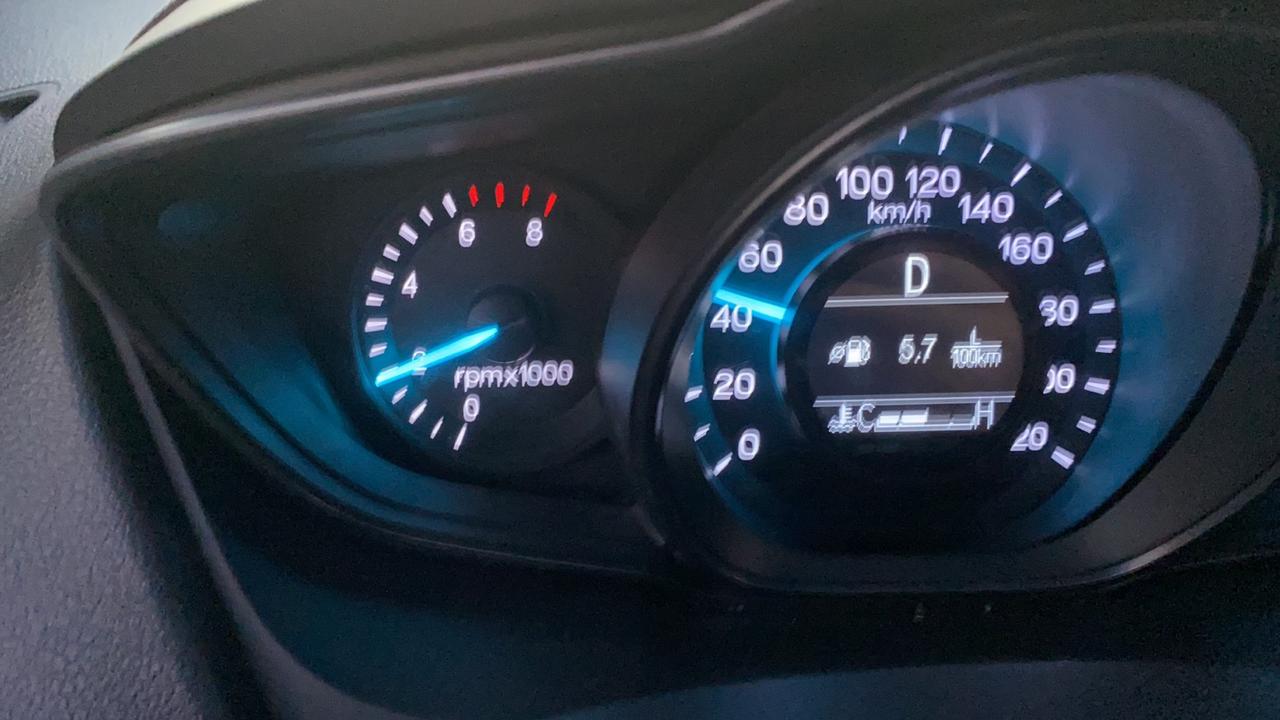 三缸福睿斯 刚换了机油现在4.6万公里 最近听到冷车打火几秒钟后会听到咔咔响两下。热车就没有了 ……怎么回事难道是机油有
