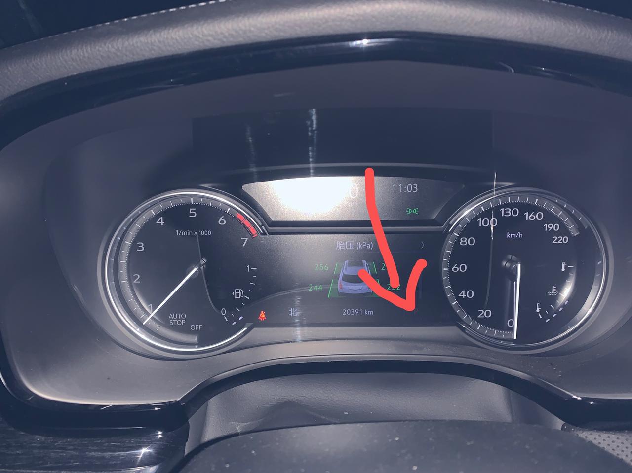 凯迪拉克XT5 调成运动模式，猛踩油门后高转速下面位置出现了绿色的齿轮图标代表什么？