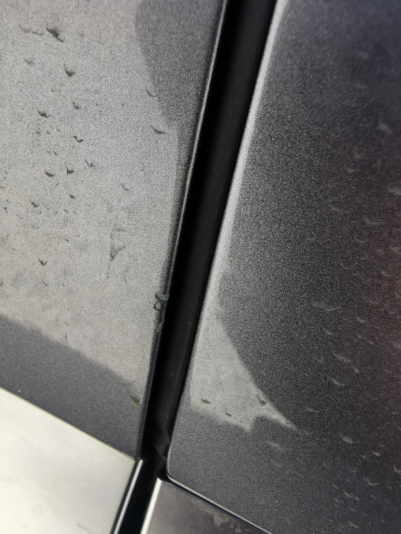 比亚迪汉EV 开门不小心碰到砖头，这样可以自己弄补漆笔涂涂吗，主要堵住不生锈就行。