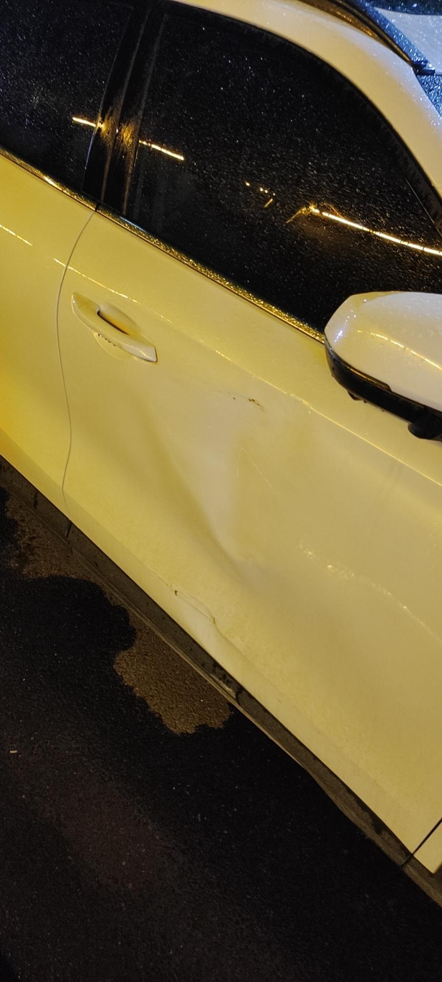 长安欧尚X5 钣金修复晚上开车，右侧没注意，右前门凹陷，问问各位修复需要多少钱
