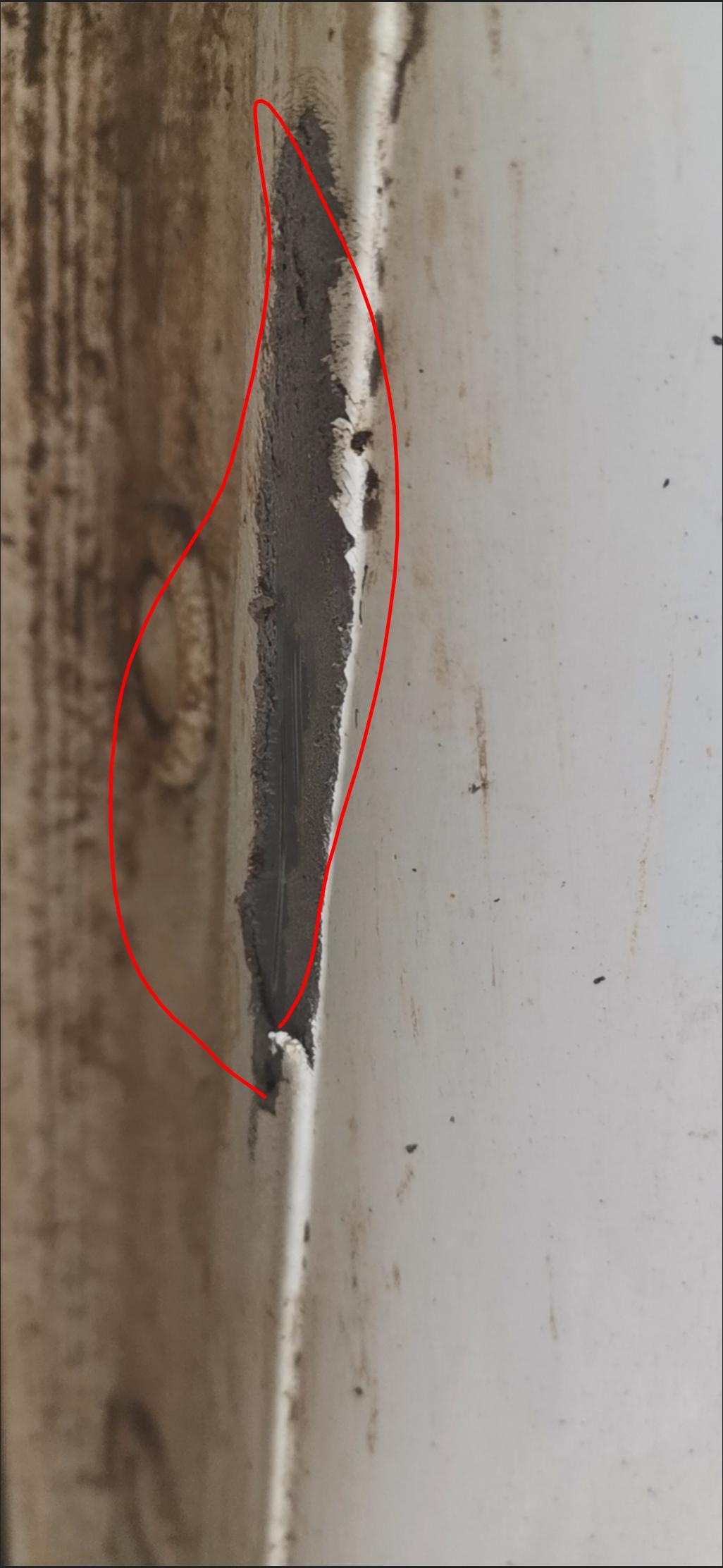 本田飞度 下门口梁位置的刮伤，灰色那层是用什么修补的？