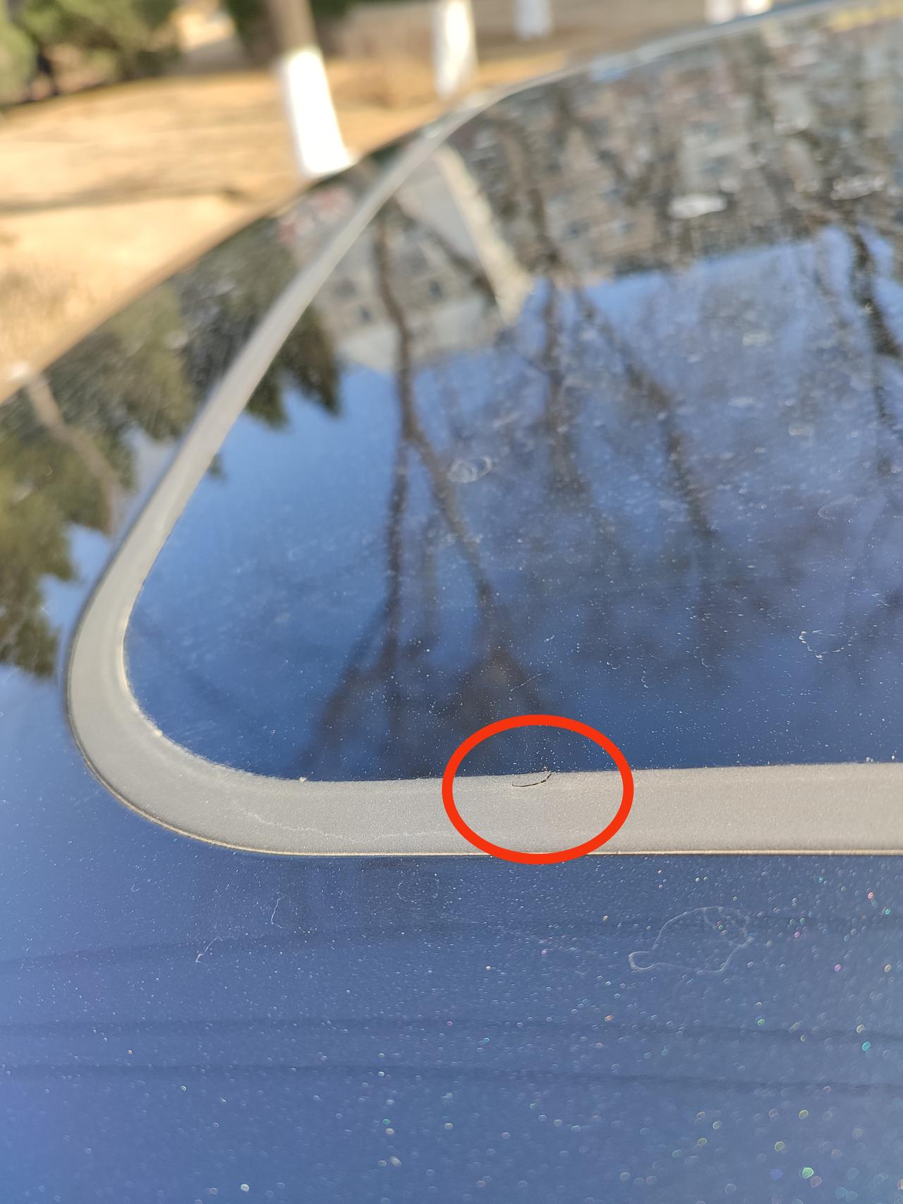 丰田RAV4荣放 天窗胶条有小块裂纹，大家看下是否有影响？谢谢
