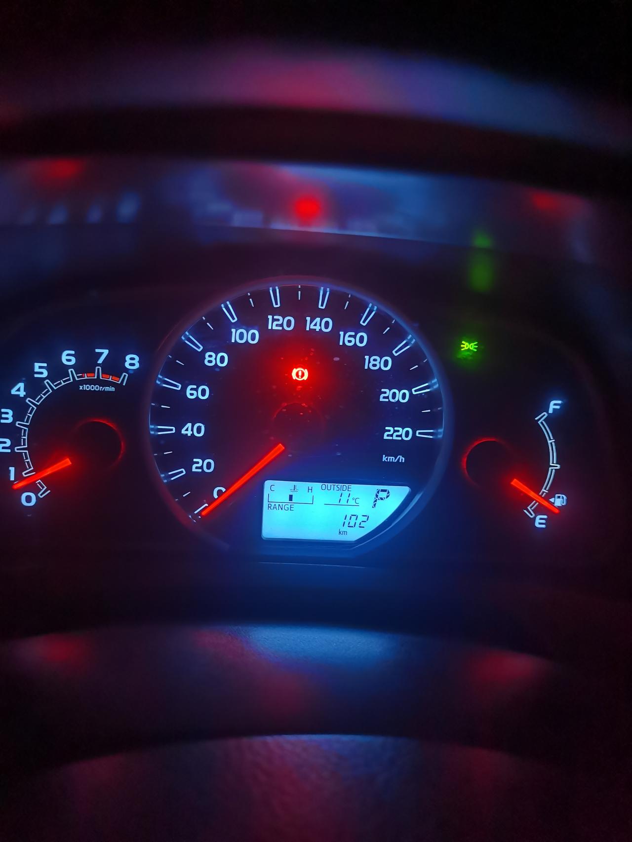 丰田RAV4荣放 油表显示灯不亮是什么原因