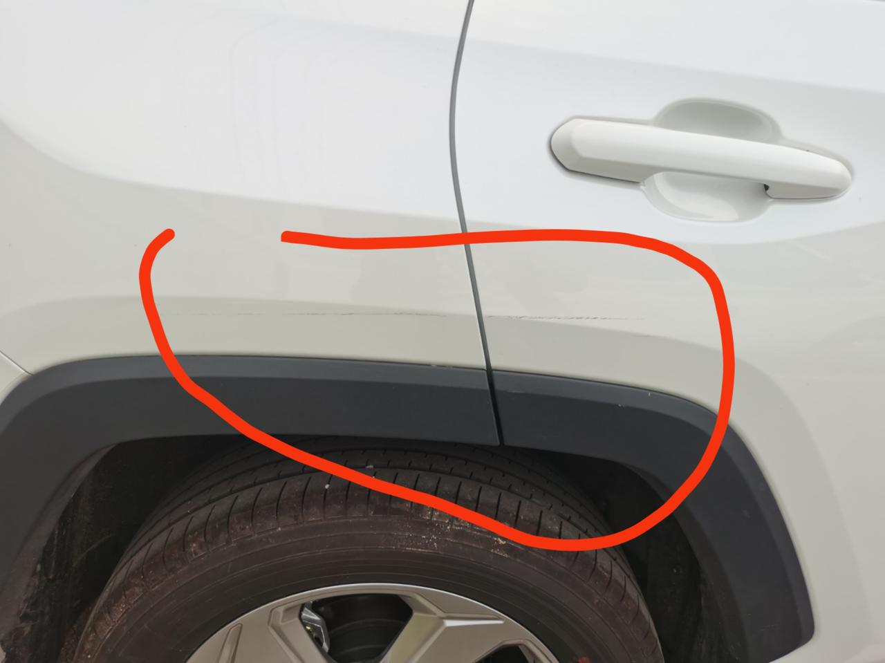 丰田RAV4荣放 在停车位被刮了，用维修吗