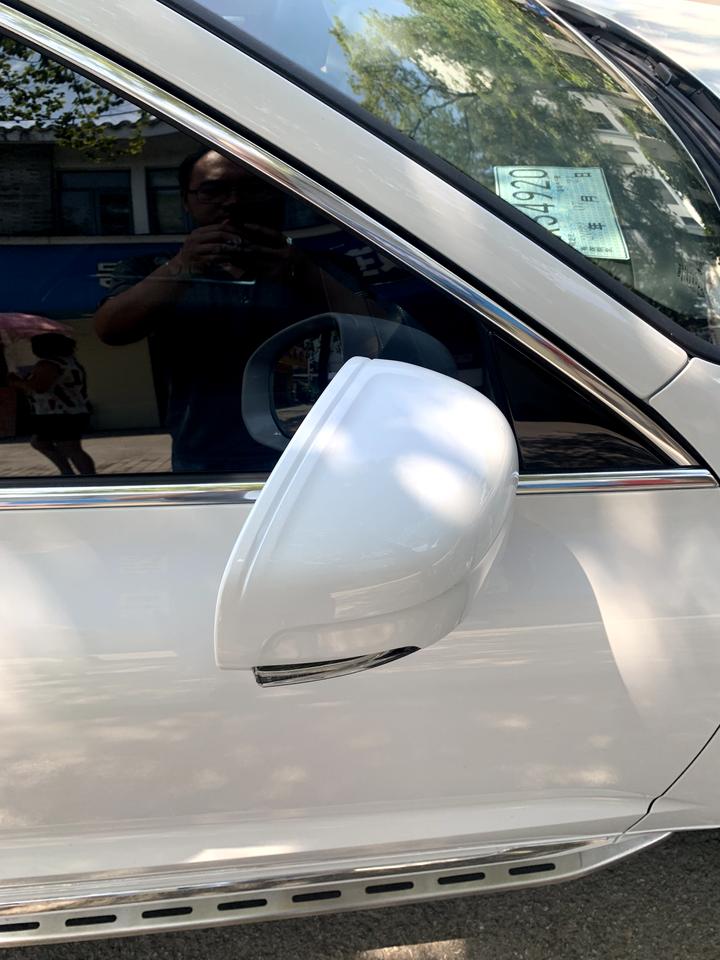 沃尔沃XC60 请问各位车友，xc60的左右后视镜外壳角度是不是不对称啊？我这车明显右侧后视镜张开角度比左边更小一些。