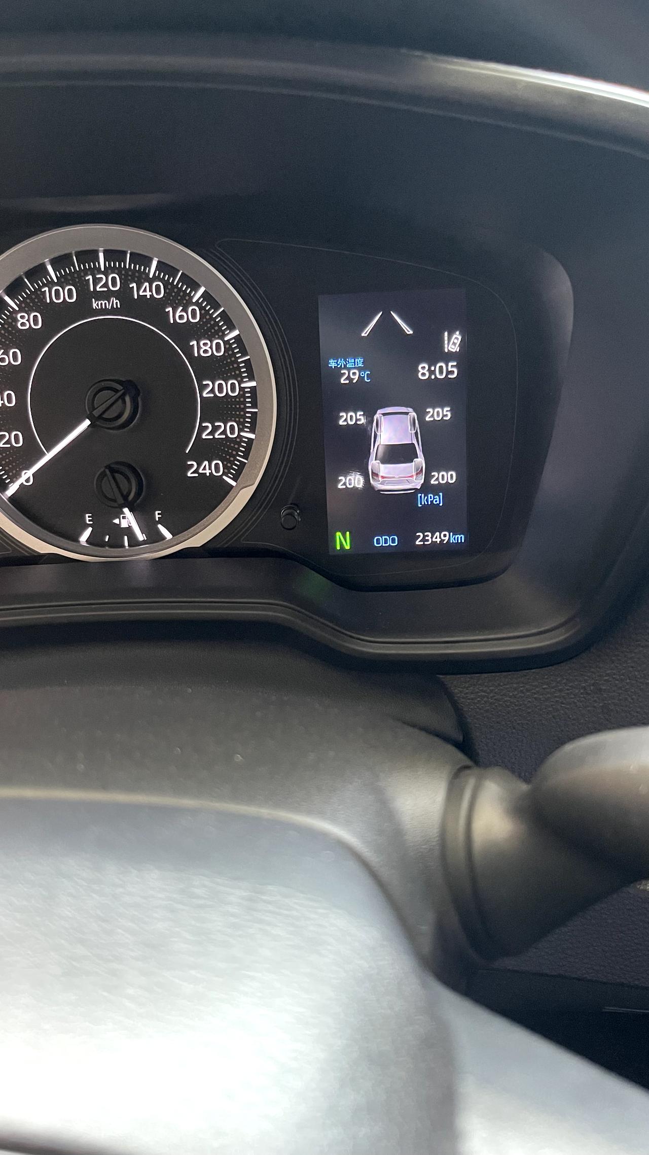 丰田雷凌 提车两个月，胎压从230降到200，正常吗