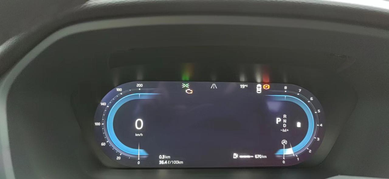 沃尔沃S60 新车开了200公里，就出现故障灯，车辆可以正常行驶，4s说是排气问题，不知道什么原因