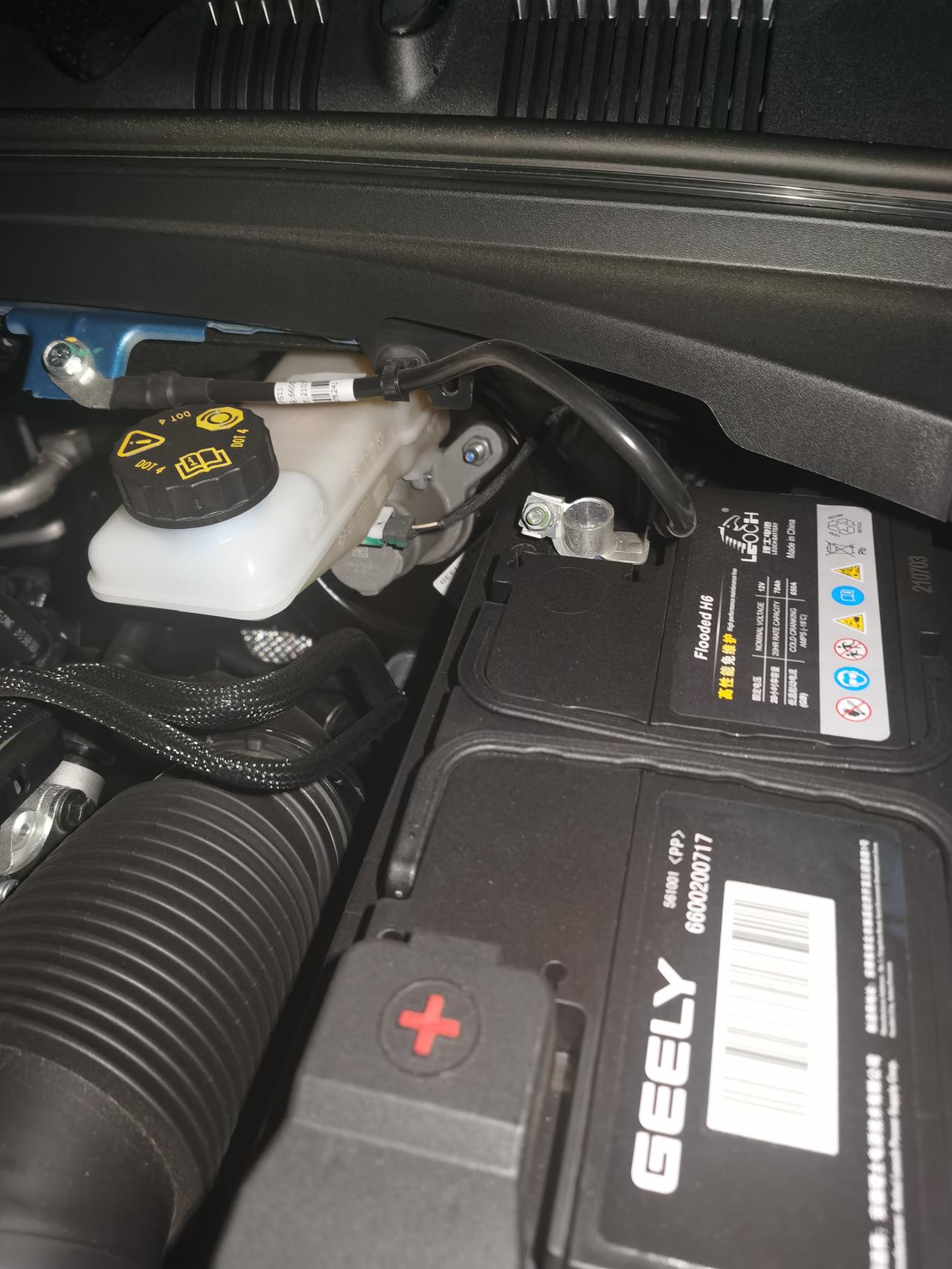 吉利星瑞 【GKUI】您的爱车12V蓄电池电压过低，为了保证下次正常启动，及时启动车辆进行补电。 一个想