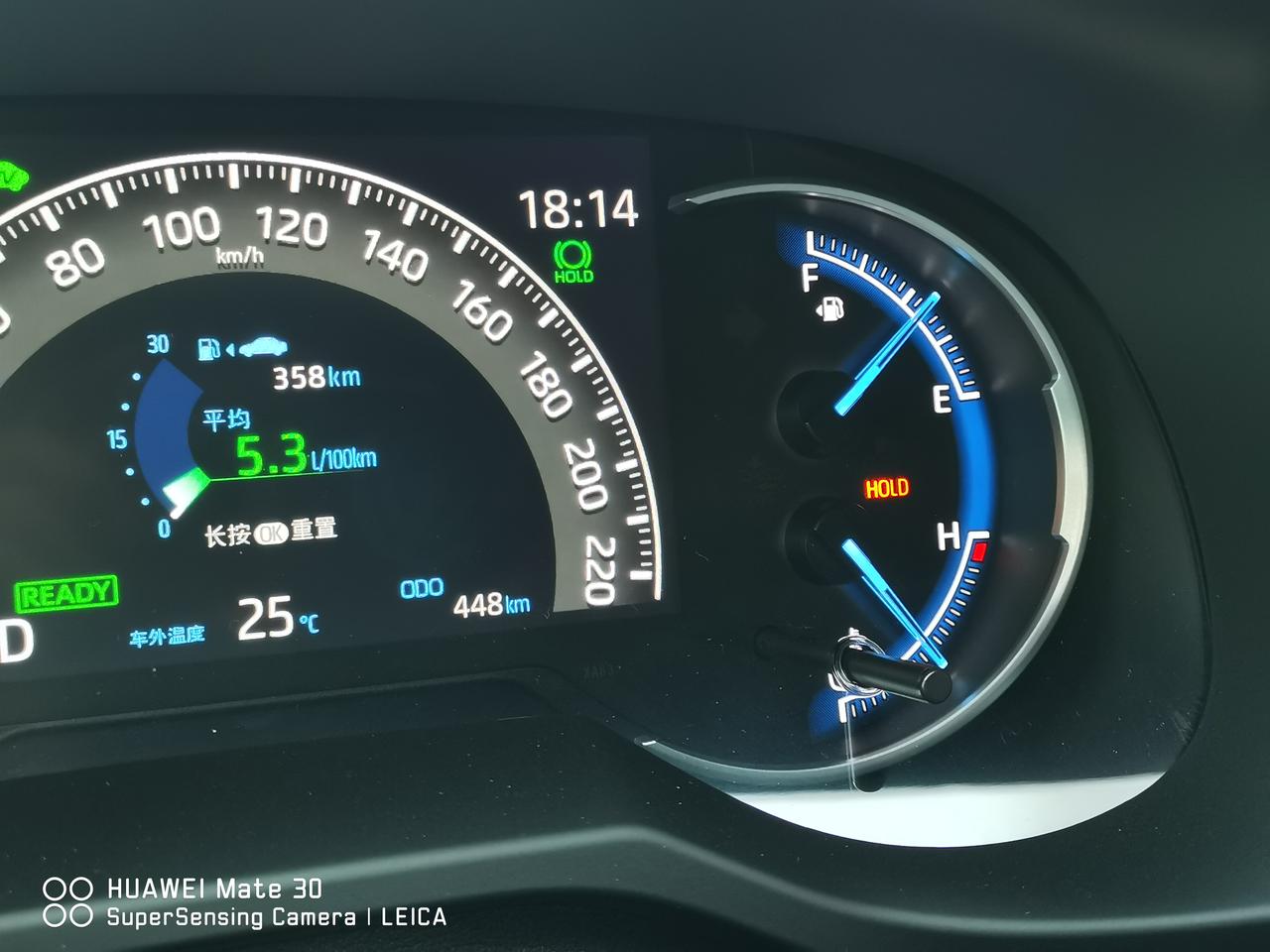 丰田RAV4荣放 的车跑了1700多公里，油耗显示5.3、5.4百公里，头一次加油加满310元，显示能跑870公里，实