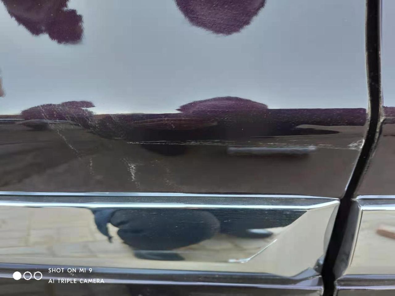 奇瑞瑞虎8 PLUS 刚贴了隐形车衣没几天就蹭了。从后门到前门大概一米的长度前门应该露底漆了，去4s补漆好还是外面补？