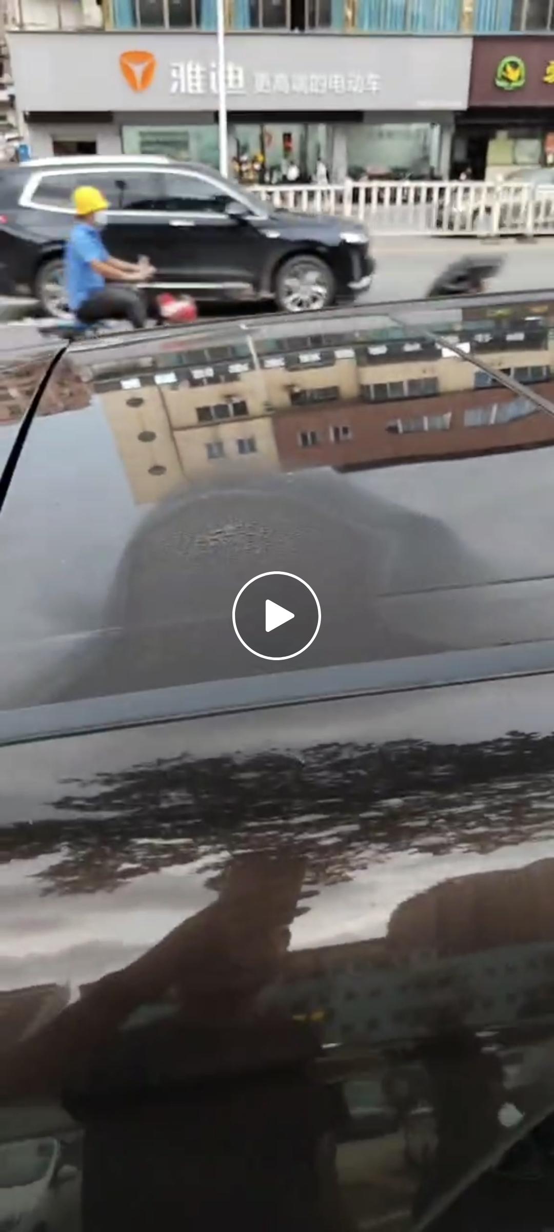 本田艾力绅 16款豪华版开空调车顶冒水正常吗