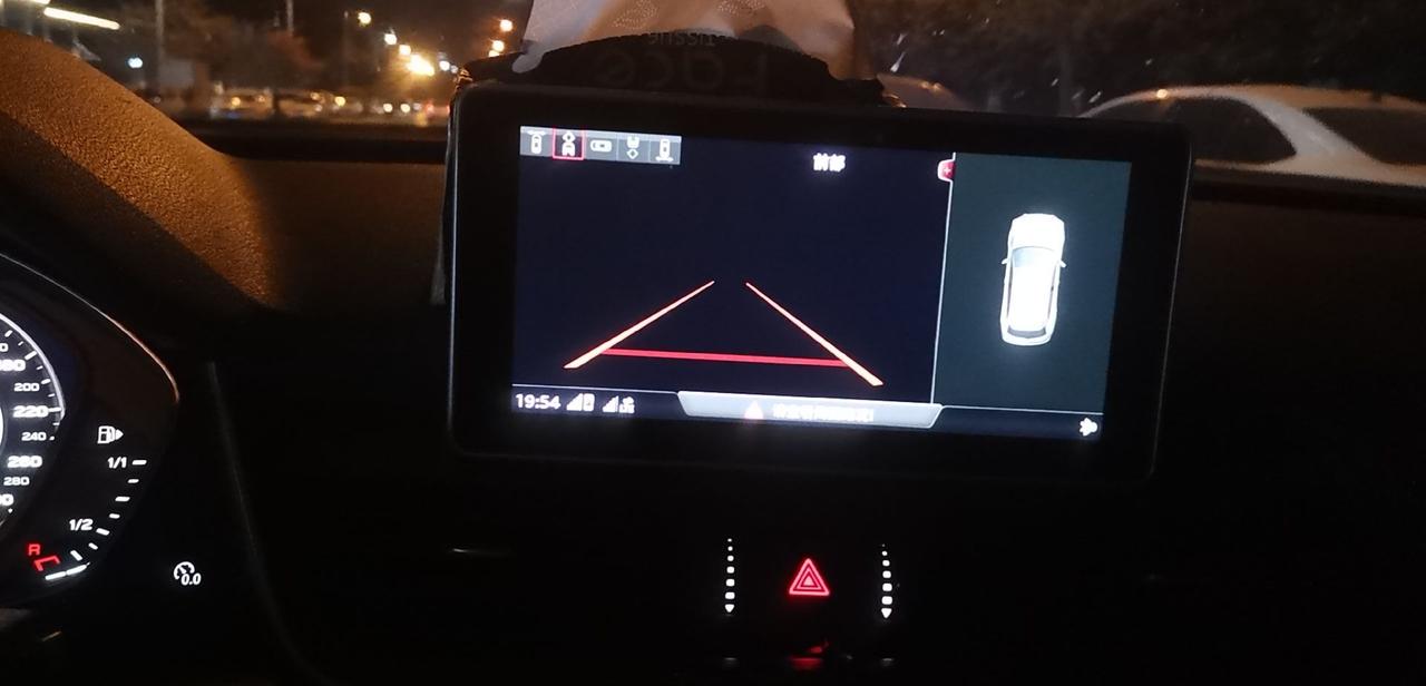 奥迪Q5L 中控倒车影像黑屏 怎么回事