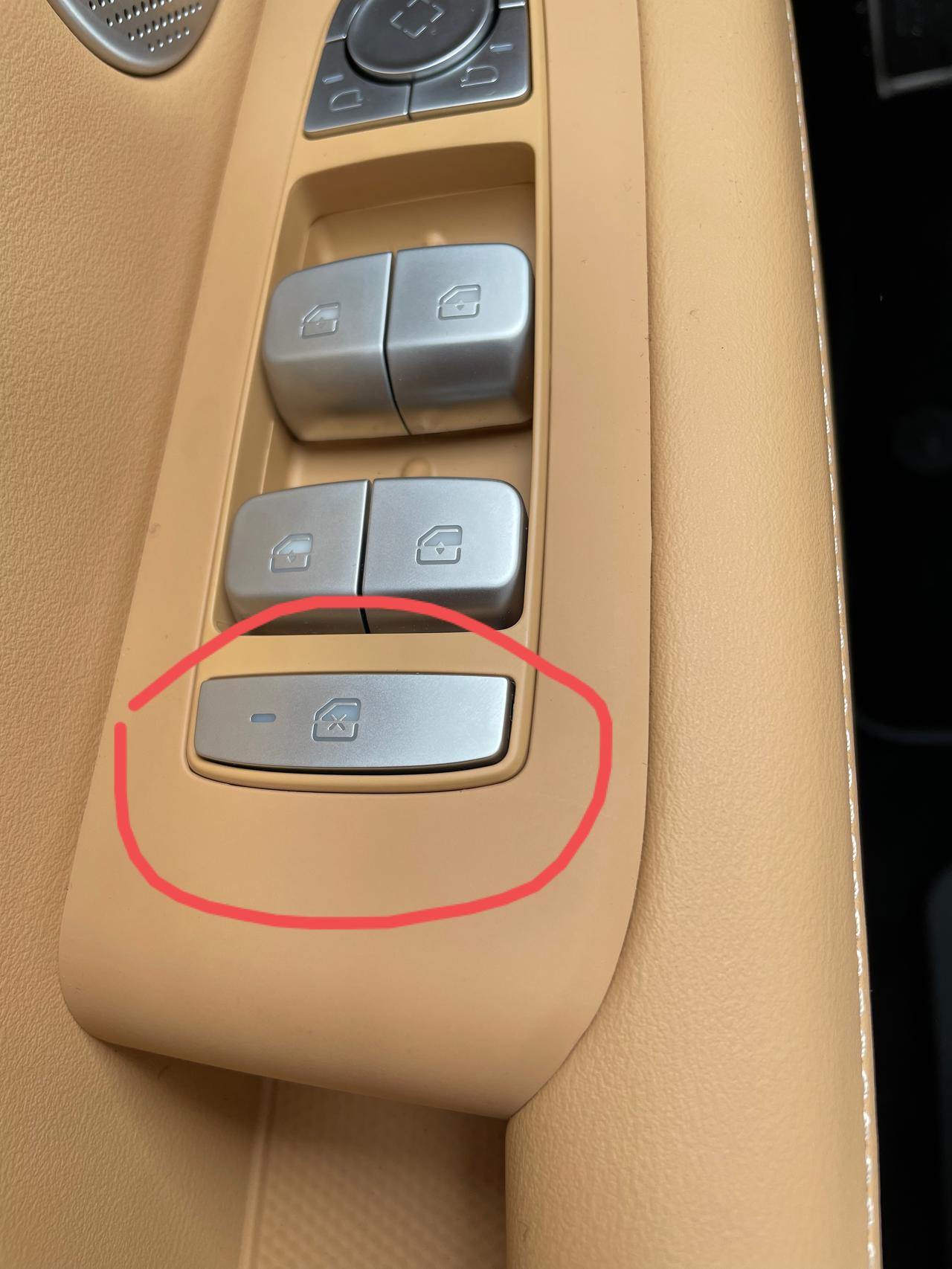 AITO问界M5 车窗上这个按钮是做啥的？