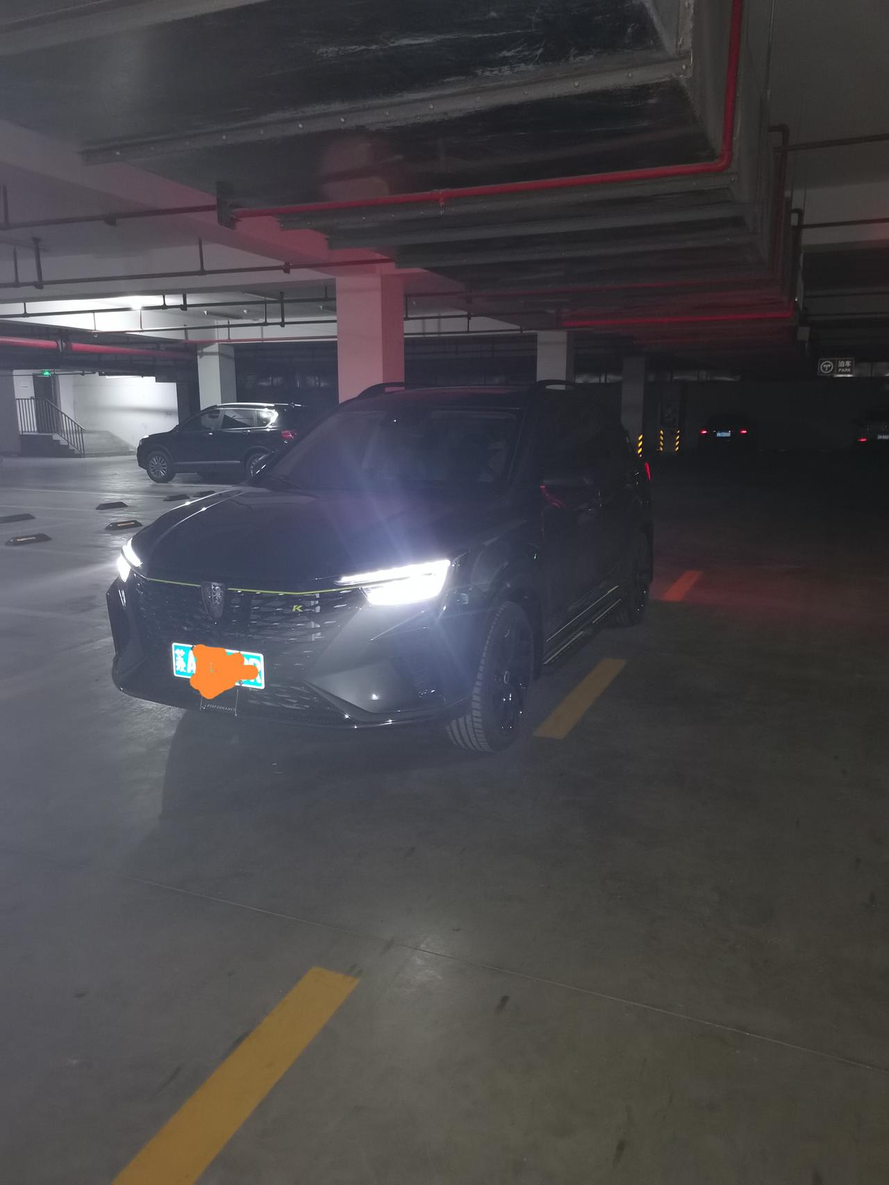 荣威RX5 提车为什么的是熏黑轮毂而不是五角星轮毂