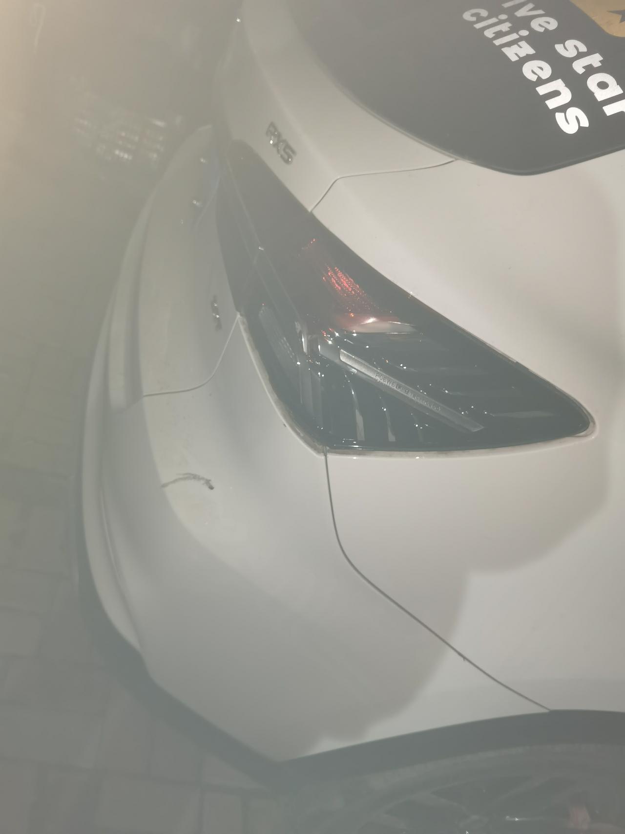 荣威RX5 晚上打牌输一晚上，走的时候倒车 倒车雷达没响，也不知道咋回事。右后尾灯碎了，右后包围撞了。漆也蹭了。谁帮