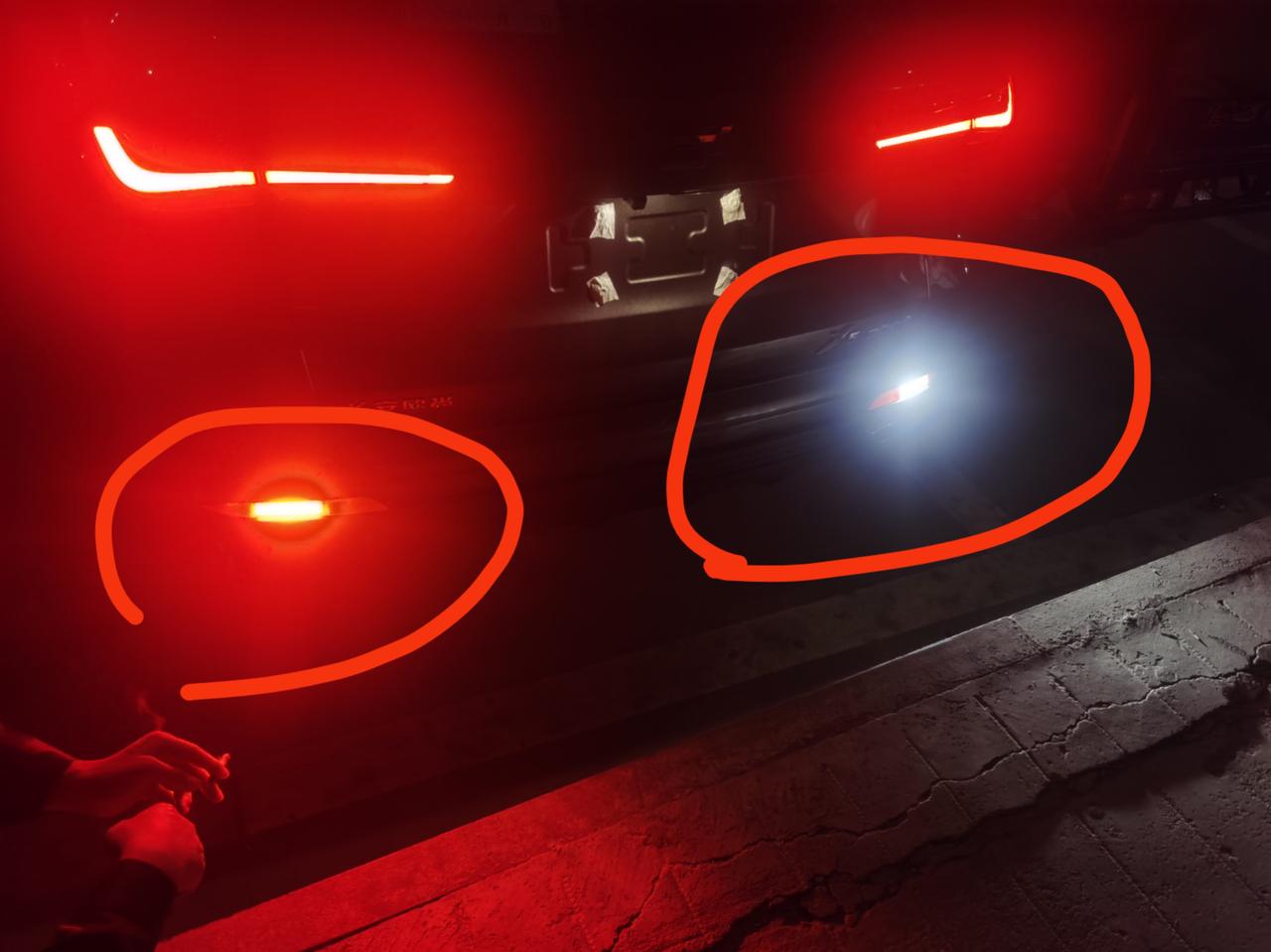 长安欧尚X5的倒车灯为什么，是两个颜色，360晚上导车就更本看不见.什么鬼