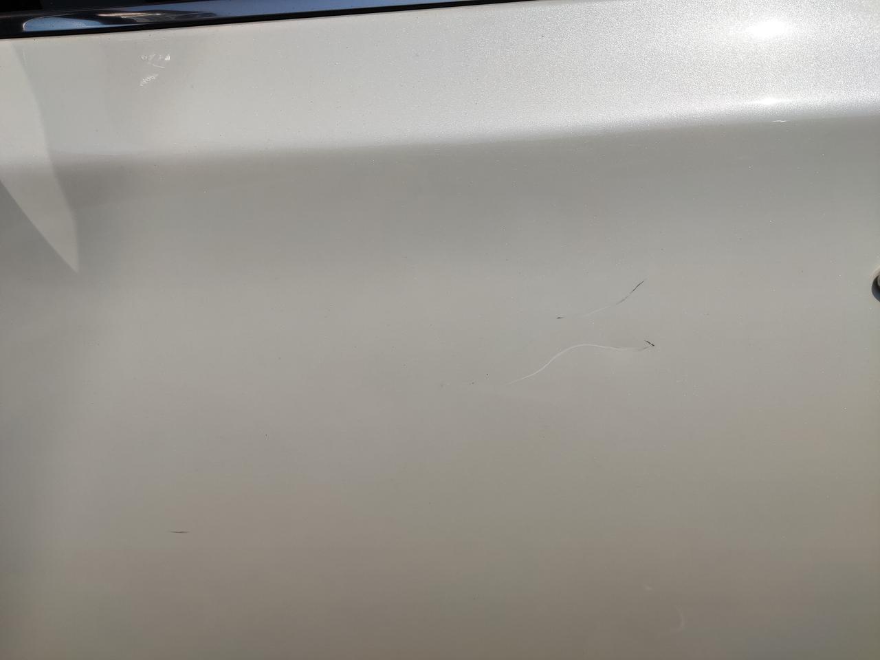 日产轩逸 ，车门被人划了，不知道怎么看是不是刮到底漆了，这种需要修复不