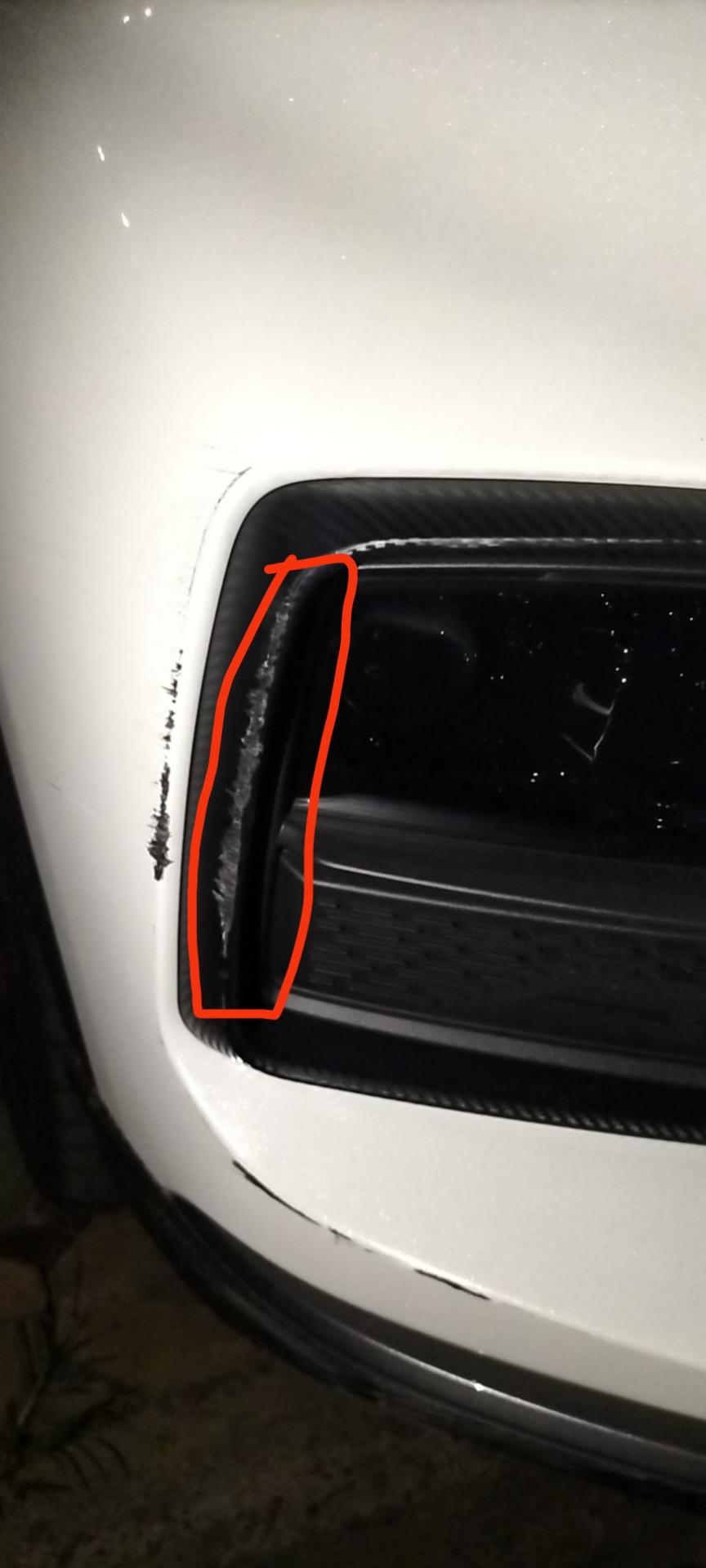 长安欧尚X5 长安欧尚x5旗舰款右前灯的黑色塑料外壳擦伤了 维修或者换一个大概多少钱