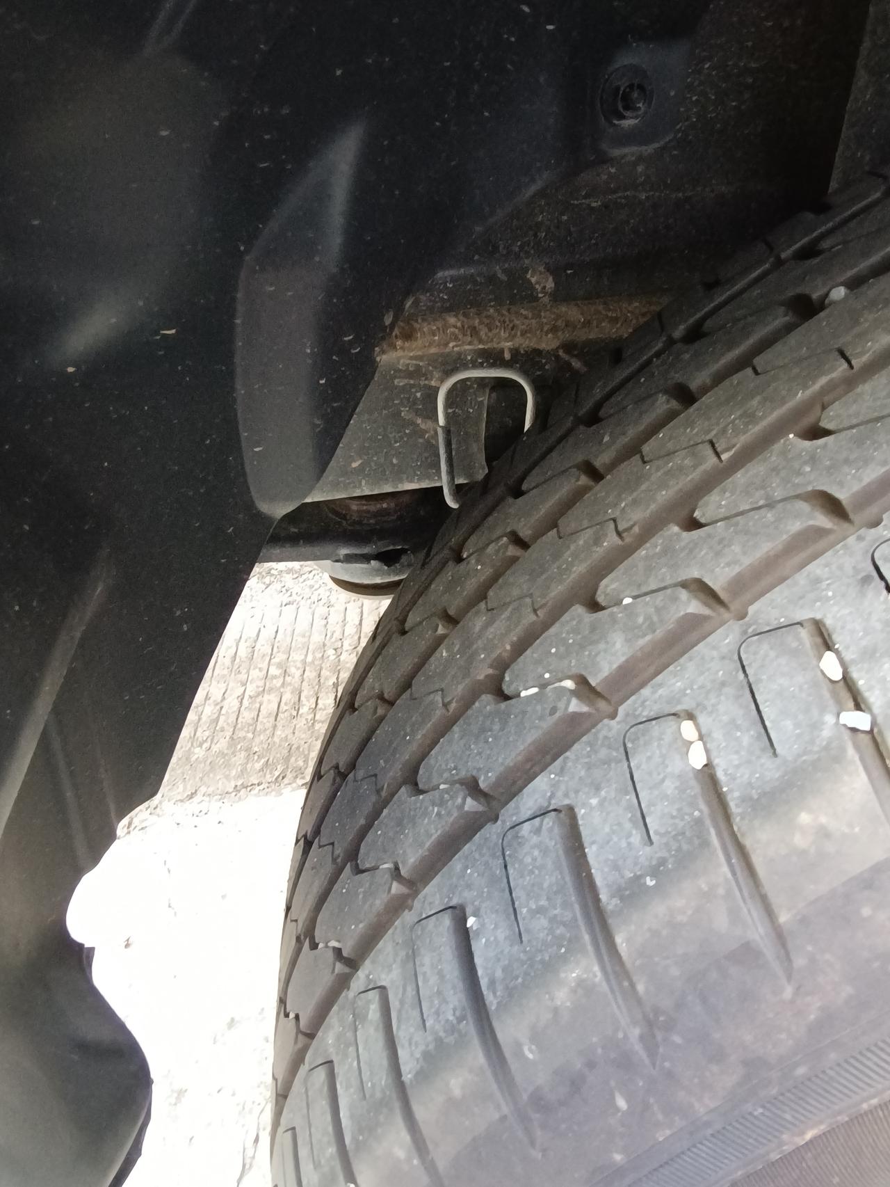 弗H6 为什么车后轮胎里面这个位置有个洞是什么情况