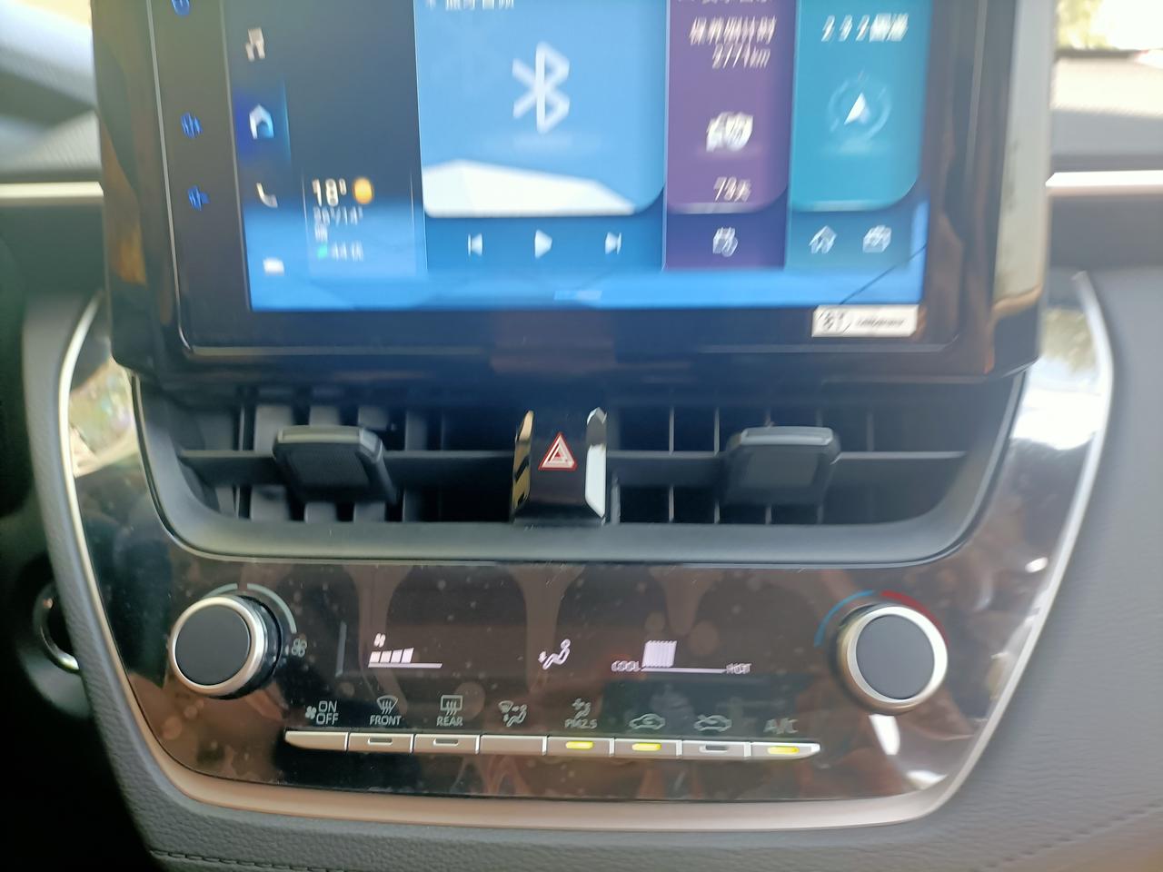 丰田卡罗拉锐放 锐放精英款中控台空调右边的旋转按钮是做什么用的
