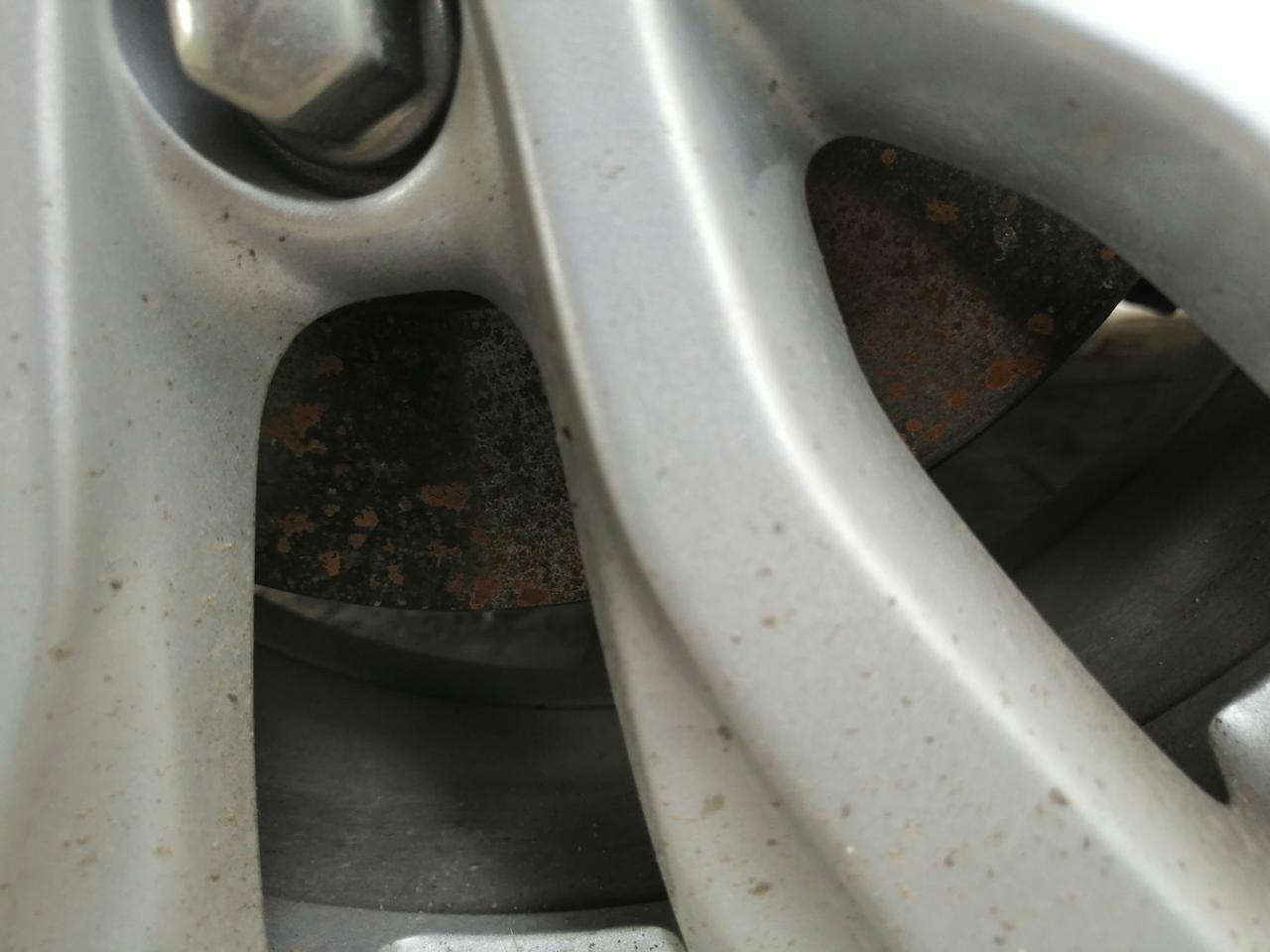 别克英朗 请问车友们！你们的轮毂生锈了吗？我这放了几天没开，都生锈了呢！