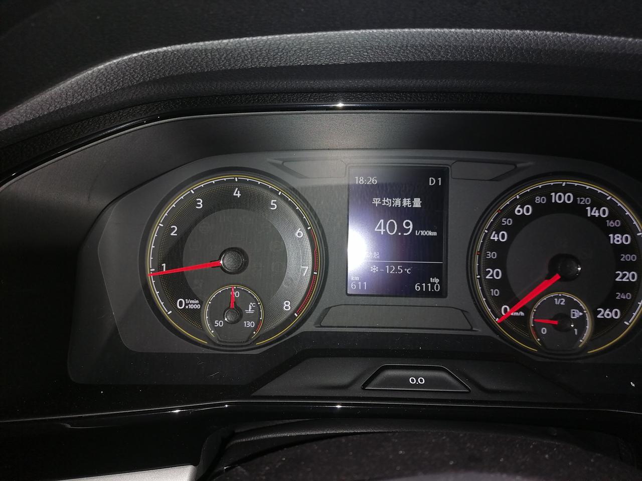 新提的21款朗逸P，1.5自动视野版，每天早上热车时候仪表盘显示平均油耗40.9，这种情况正常吗？