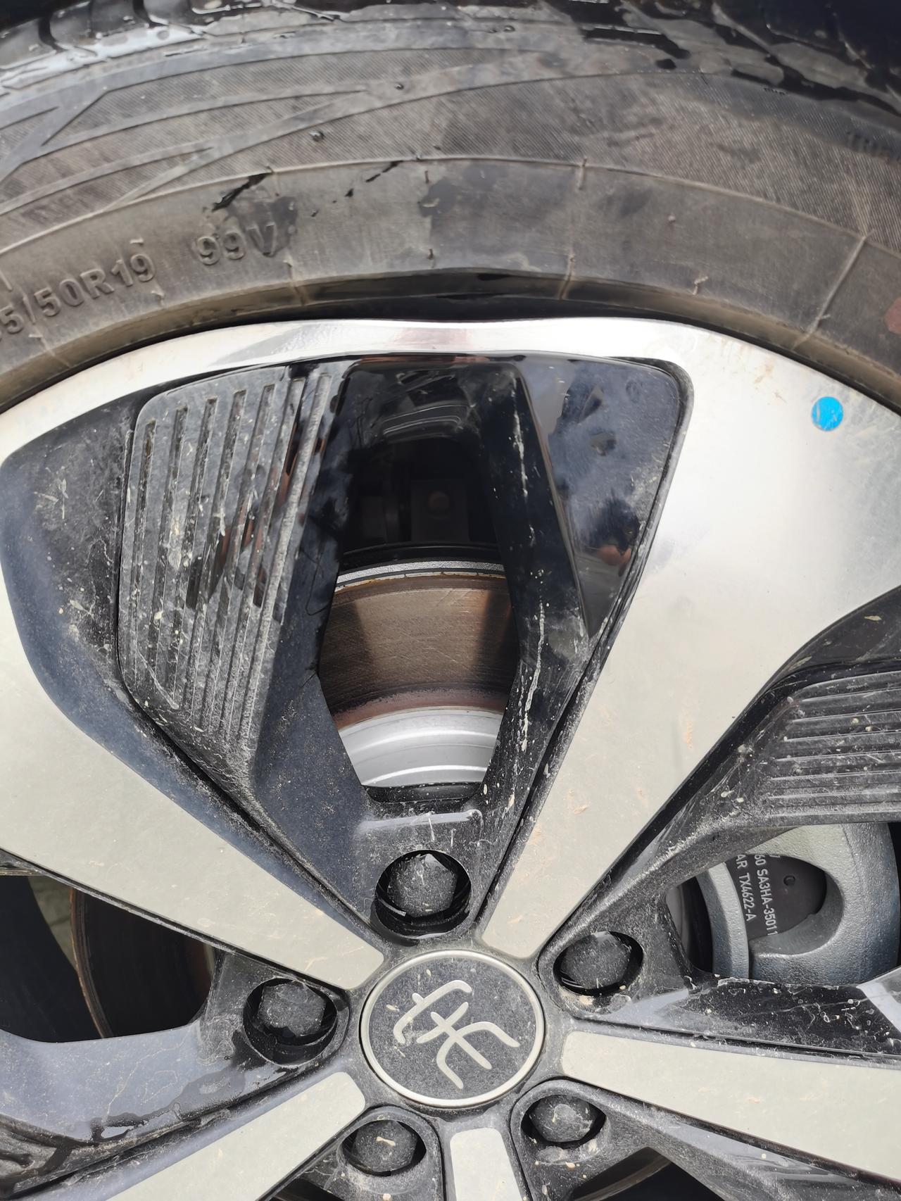 比亚迪宋PLUS DM-i 轮毂凹下去了，可以维修吗，可以报保险，厂家说报不了，换新的多少钱，4S报价1200元，加轮胎