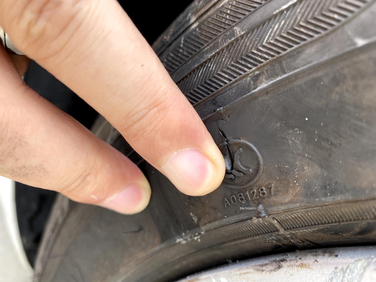 别克英朗 不小心把轮胎刮了，这样子可以继续用吗？老司机们给些注意的问题和建议