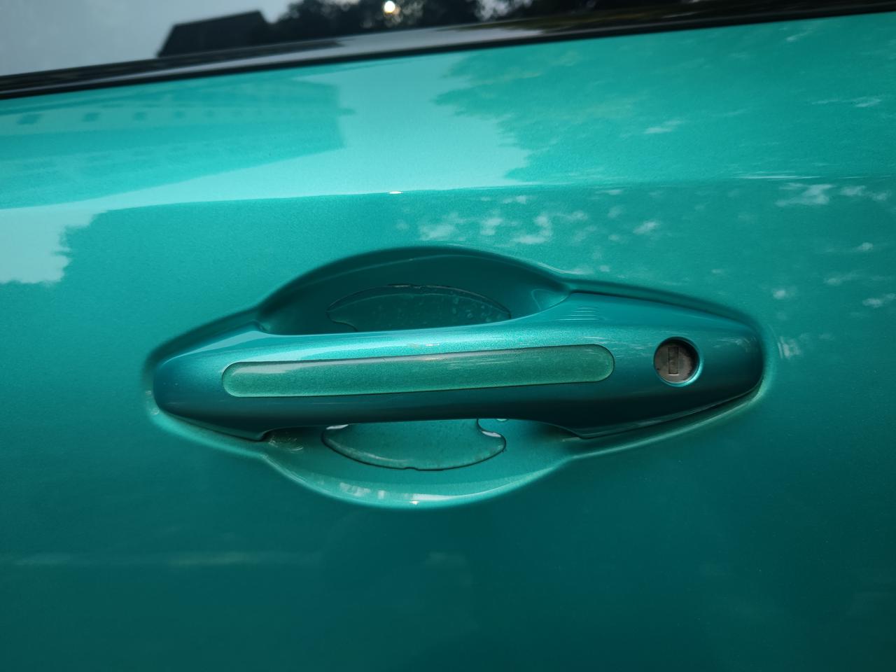 东风风行风行T5 EVO 有谁知道门把手这里有没有钥匙孔盖板呀？我车子星耀版。之前印象中应该是有的。