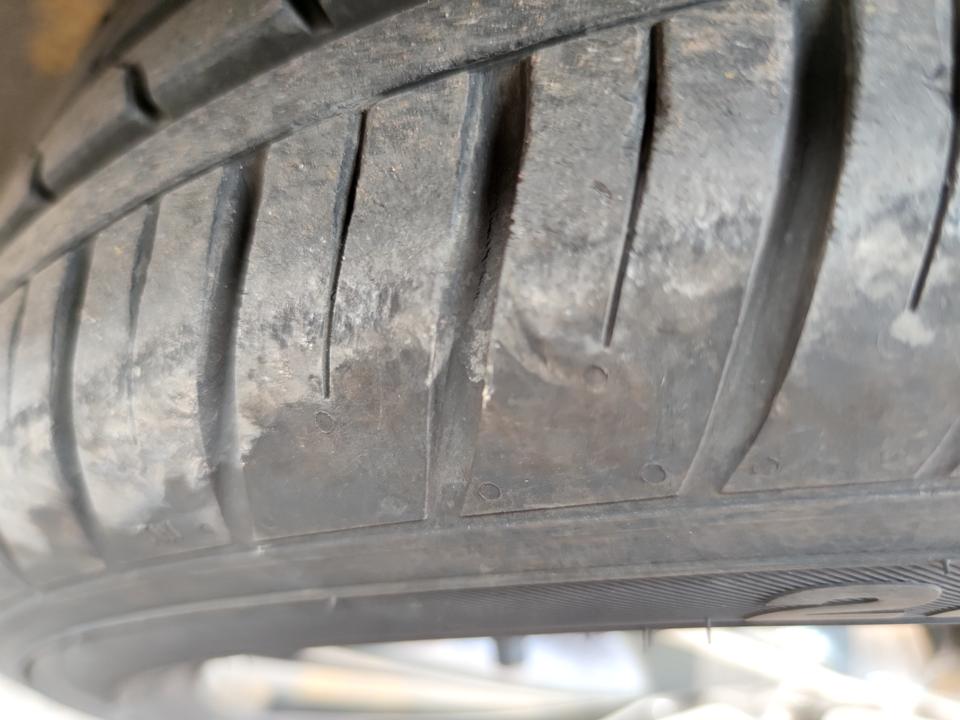 捷达VS5 轮胎凹处细纹去年8月底提车 3050公里