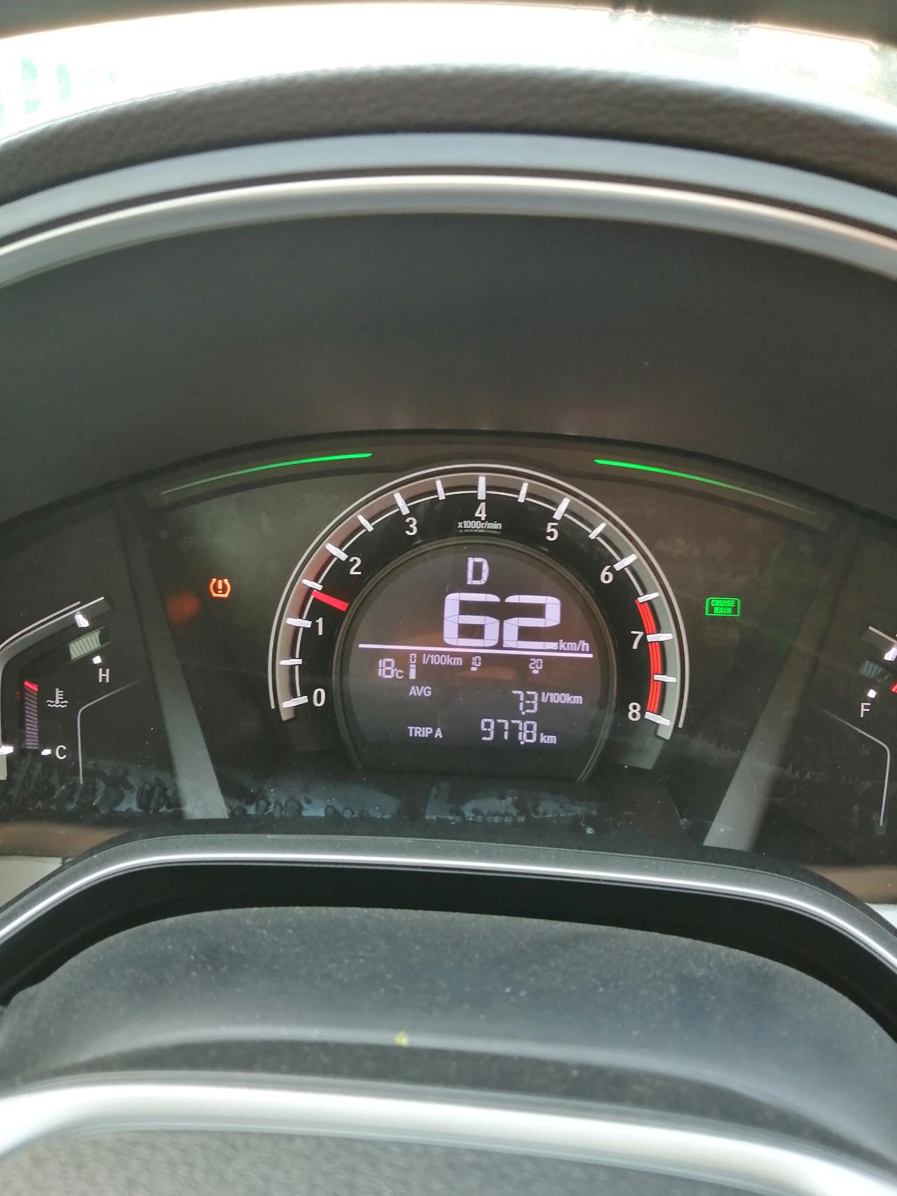 本田CR-V 提车后走了800公里，第一次跑高速，行车中仪表盘突然显示胎压警示图标，急忙停车检查各轮胎未见异常，只有