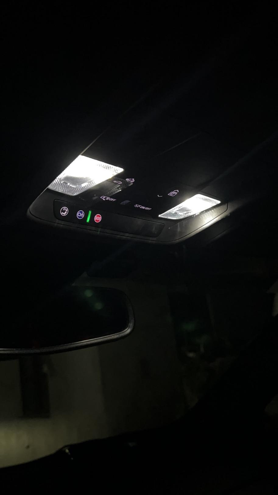 凯迪拉克XT5 车内顶灯常亮怎么关闭