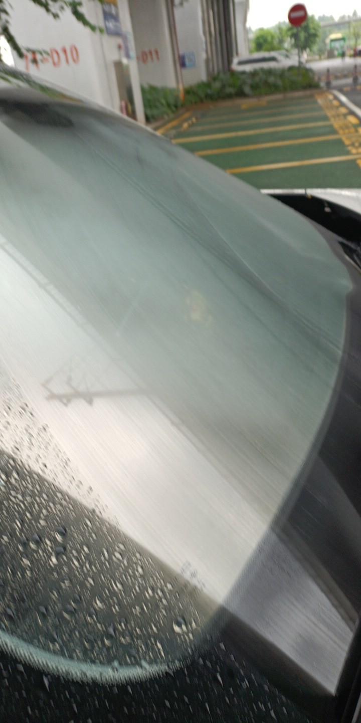 北京北京X7 PHEV 友们，我的X7下雨天 挡风玻璃外面 起雾是什么情况？有知道解决问题的请 请教