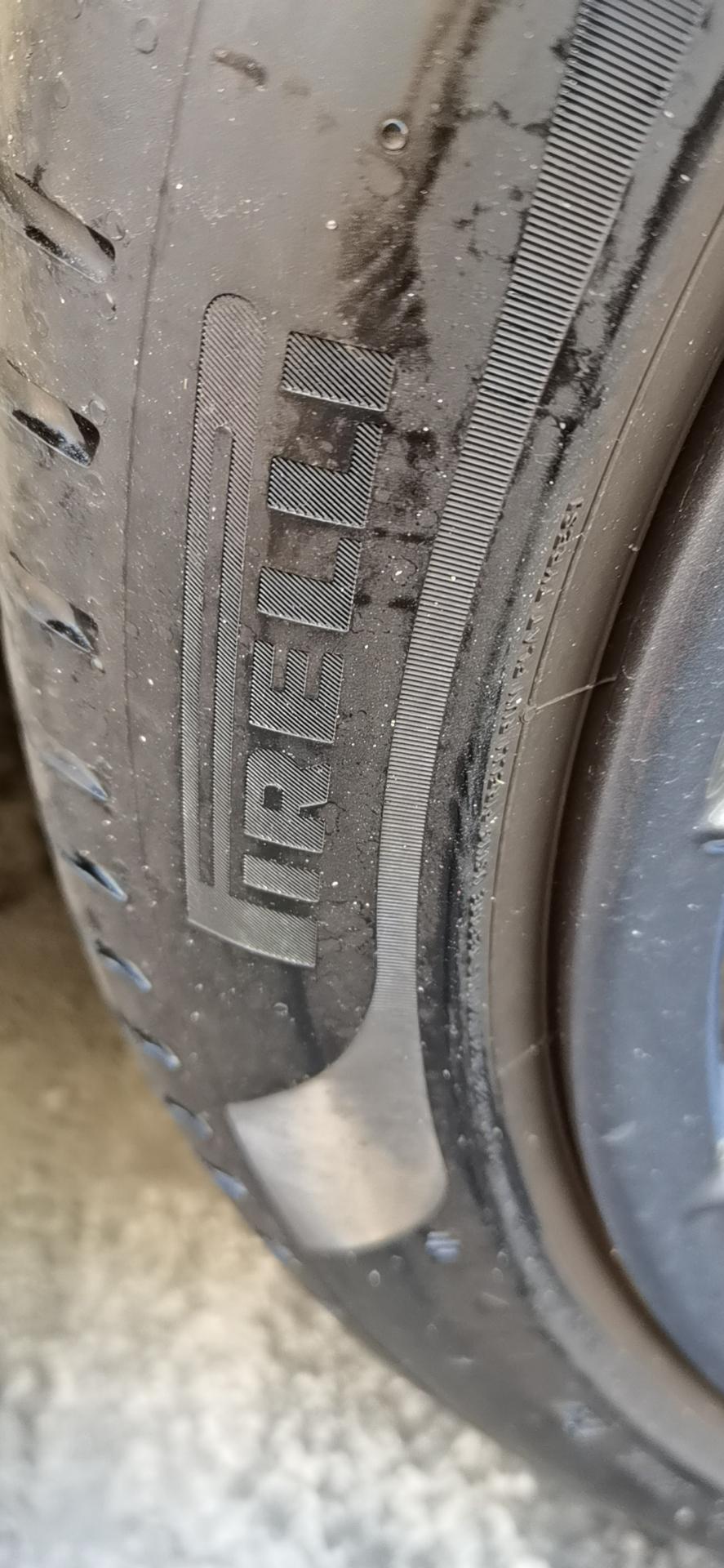 宝马3系 你好，这个是什么品牌的轮胎？大概要多少米能搞定