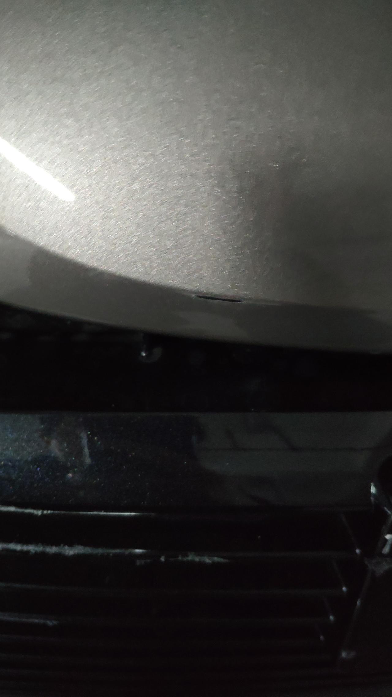 丰田卡罗拉 新手司机，提车第二天，保险杠剐蹭，漆面有一条缝，黑色部分也有刮痕。怎么处理吗