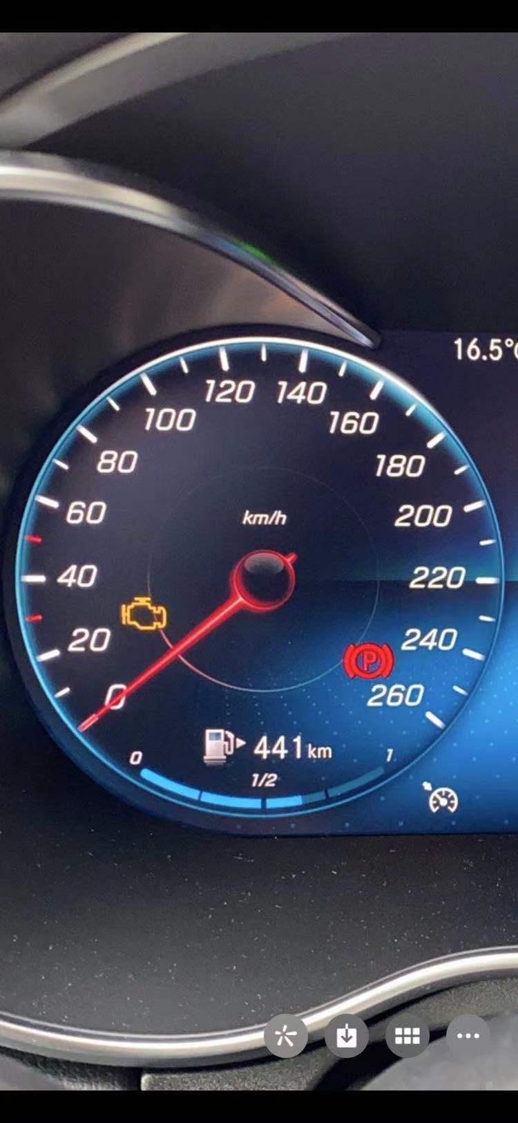 奔驰C级 新车不到500公里，出现了两次发动机故障亮灯，启动提示48V故障。重启2-3次后，就好了。有遇到同样问题的吗