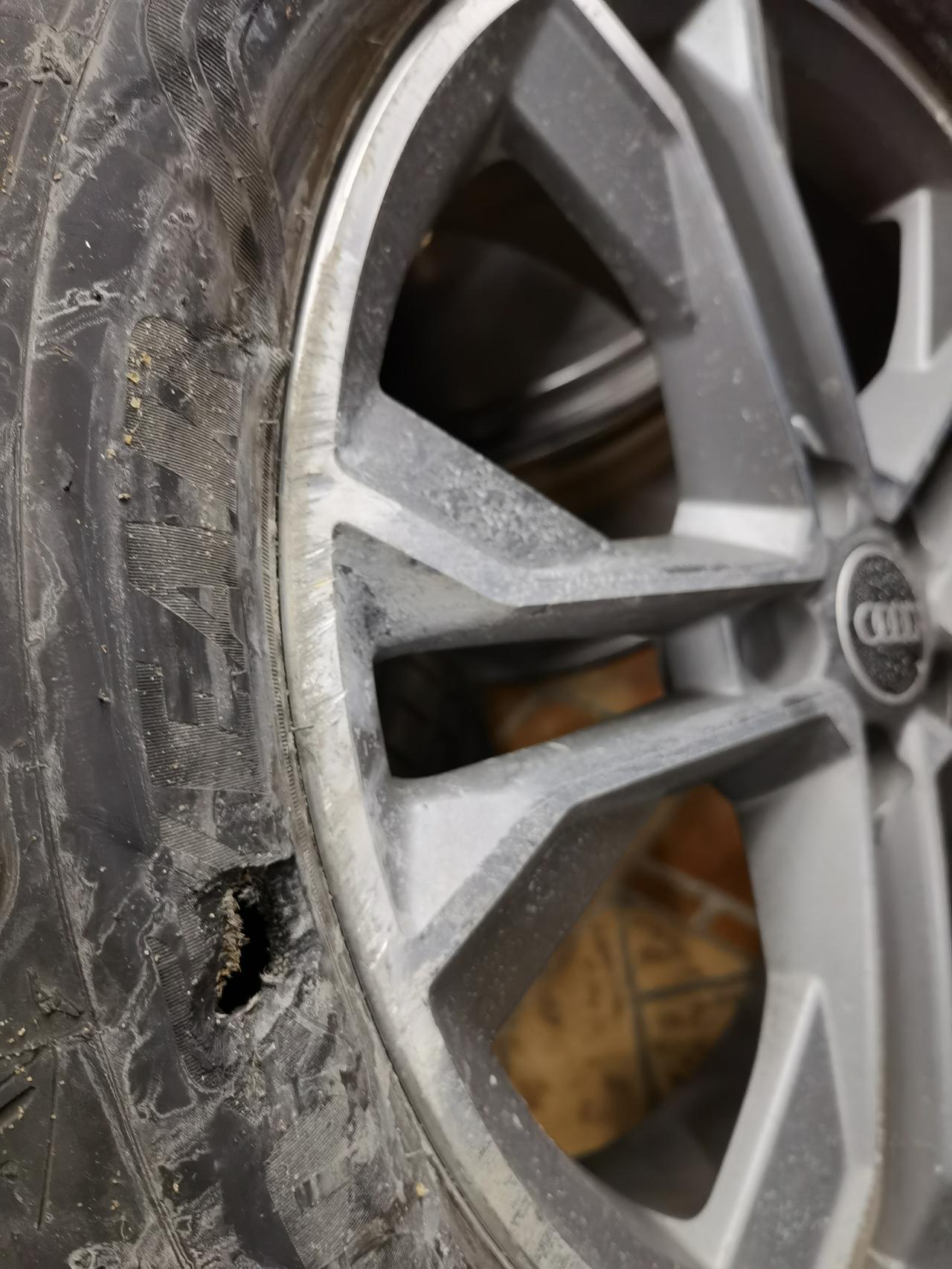 奥迪Q3 轮胎撞到马路牙上了，去补轮胎的时候，修理店店老板说建议我修复一下轮毂，要我500块钱，大家觉得这样的，有必要修