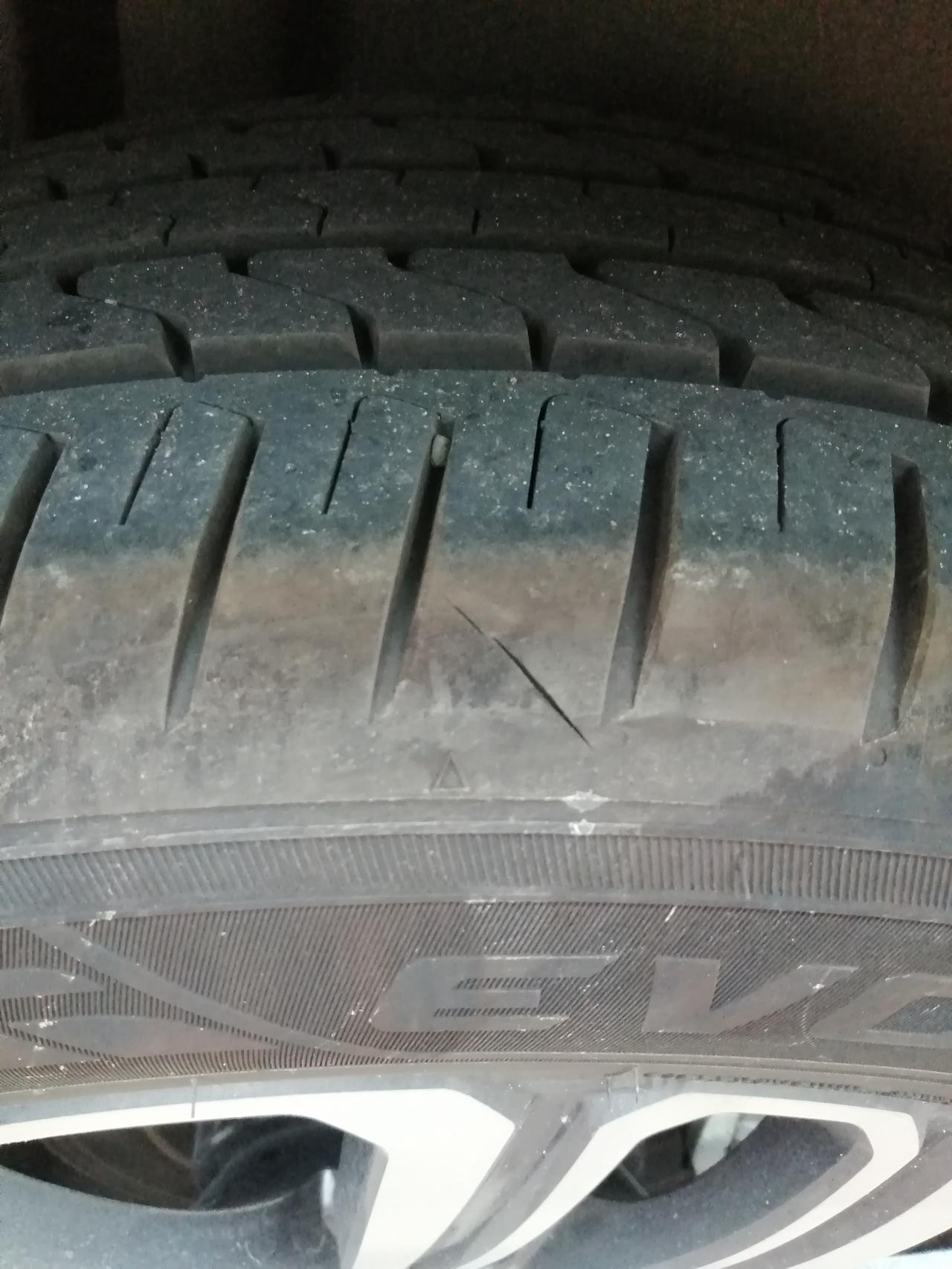 奇瑞瑞虎8 停车时发现右后轮有裂口，这个有隐患吗？有经验的老师麻烦解答。