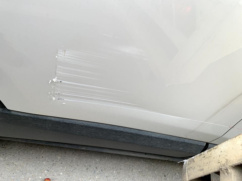 马自达CX-30 车门被刮到了 露底漆了 怎么办 是回昆明补漆还是去百色补漆 广西百色离比较近200km左右 昆明