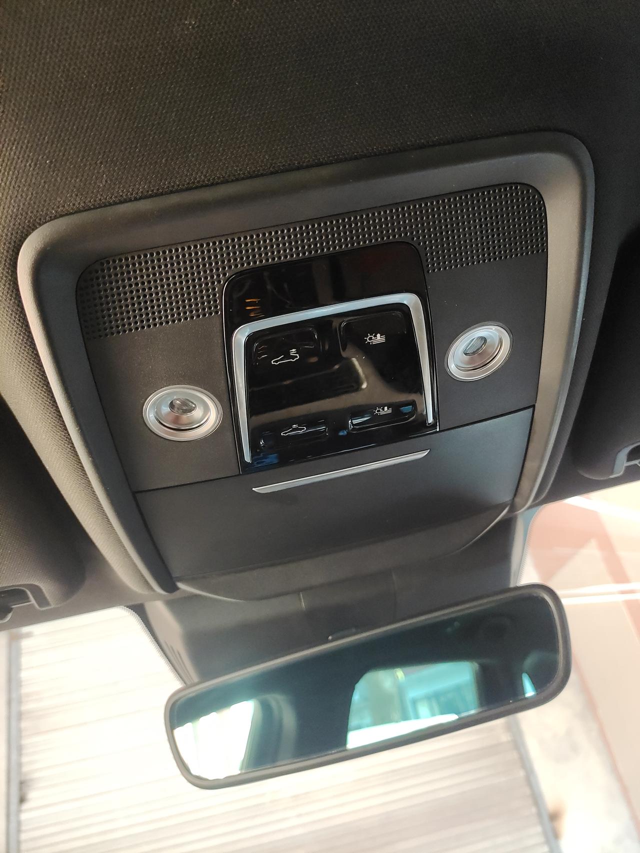 比亚迪宋PLUS EV 车机升级后开车门车内小灯都会亮，找不到在哪设置