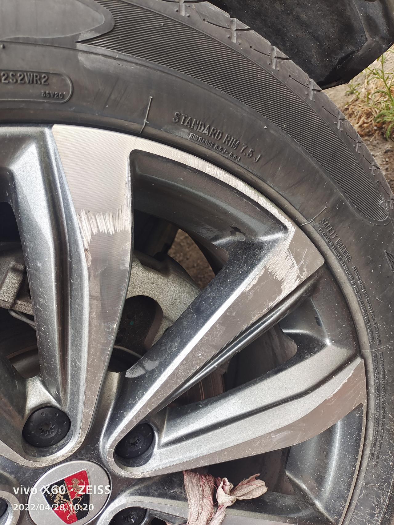 荣威RX5 MAX 汽车轮毂刮花了，能不能修复？对汽车有影响不