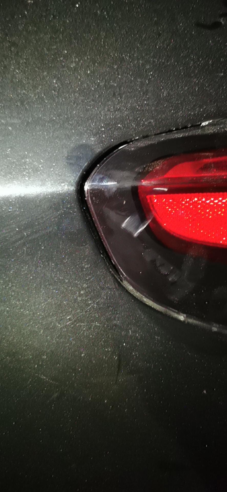 2021款宝马5系11月7号提的车今天发现尾灯缝隙不一样大，有没有同样情况的？