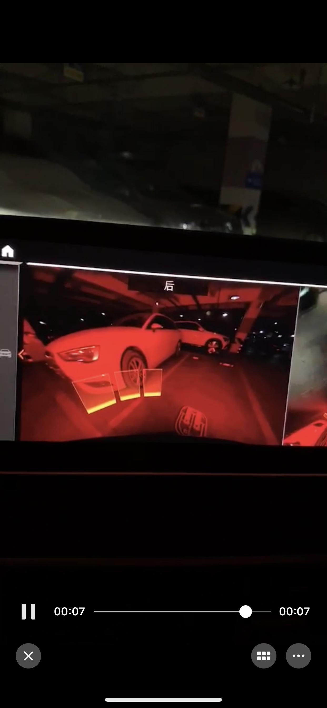宝马5系 咨询下大家530LI尊享在地下室光线暗的时候倒车影像屏幕全部是红色，有类似的朋友吗？还是因为尾灯红色的原因啊？